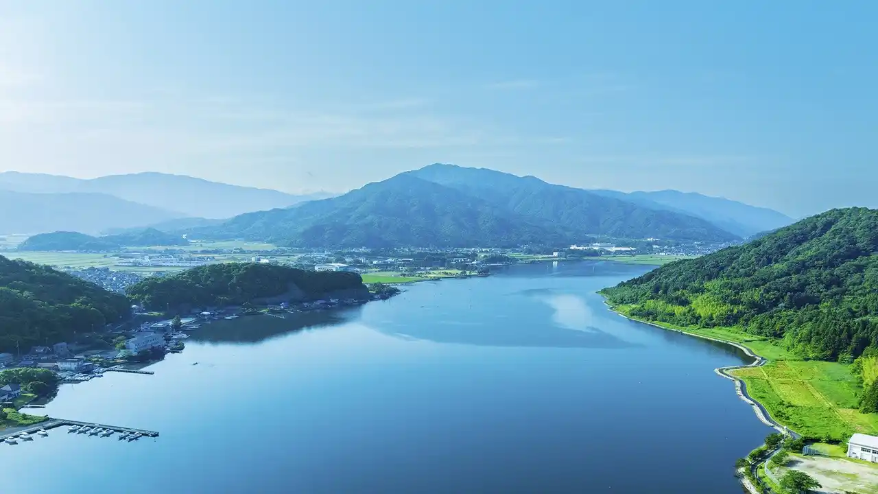 【福井県美浜町】 冬の三方五湖は“野鳥の楽園”-専門ガイド付き「冬限定・野鳥観察クルーズ」開催～静かな遊覧船で楽しむ本格バードウォッチング体験～