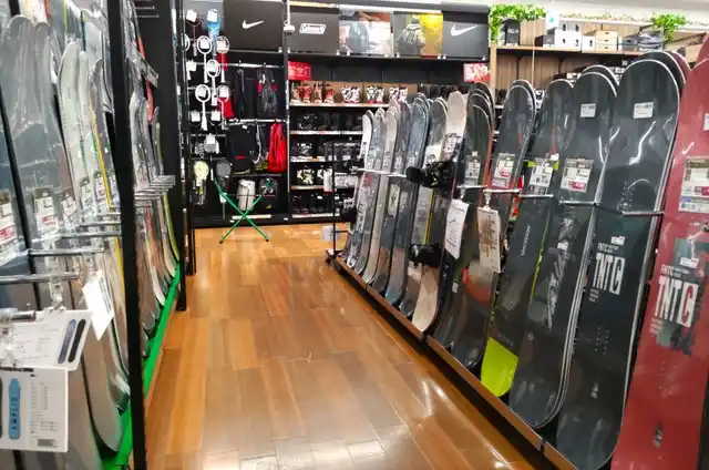 【株式会社帝国データバンク】 「スポーツ用品小売」市場、4年連続増加で1兆5,000億円突破　新たな顧客層の獲得が課題も 2026年は複数の国際大会による後押しに期待