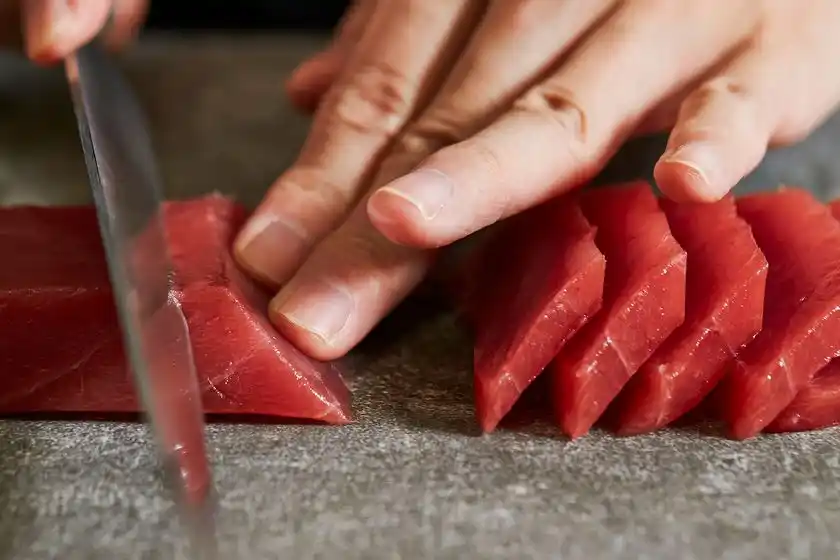 とろける中トロ刺身をご提供