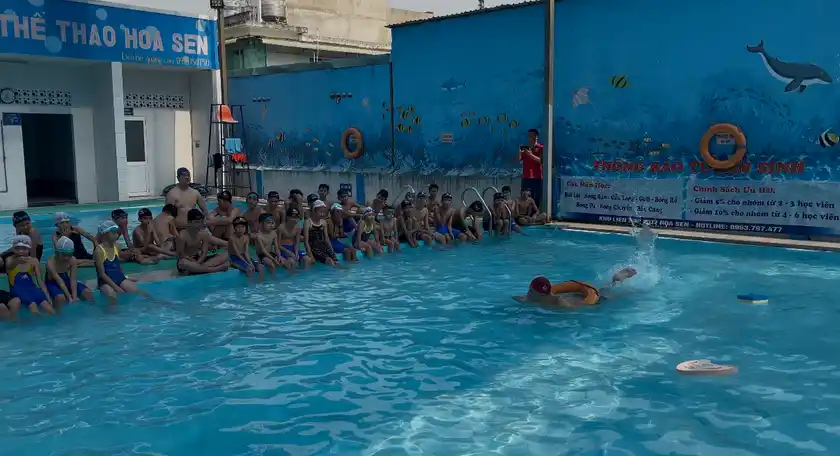 プールでの指導(2)