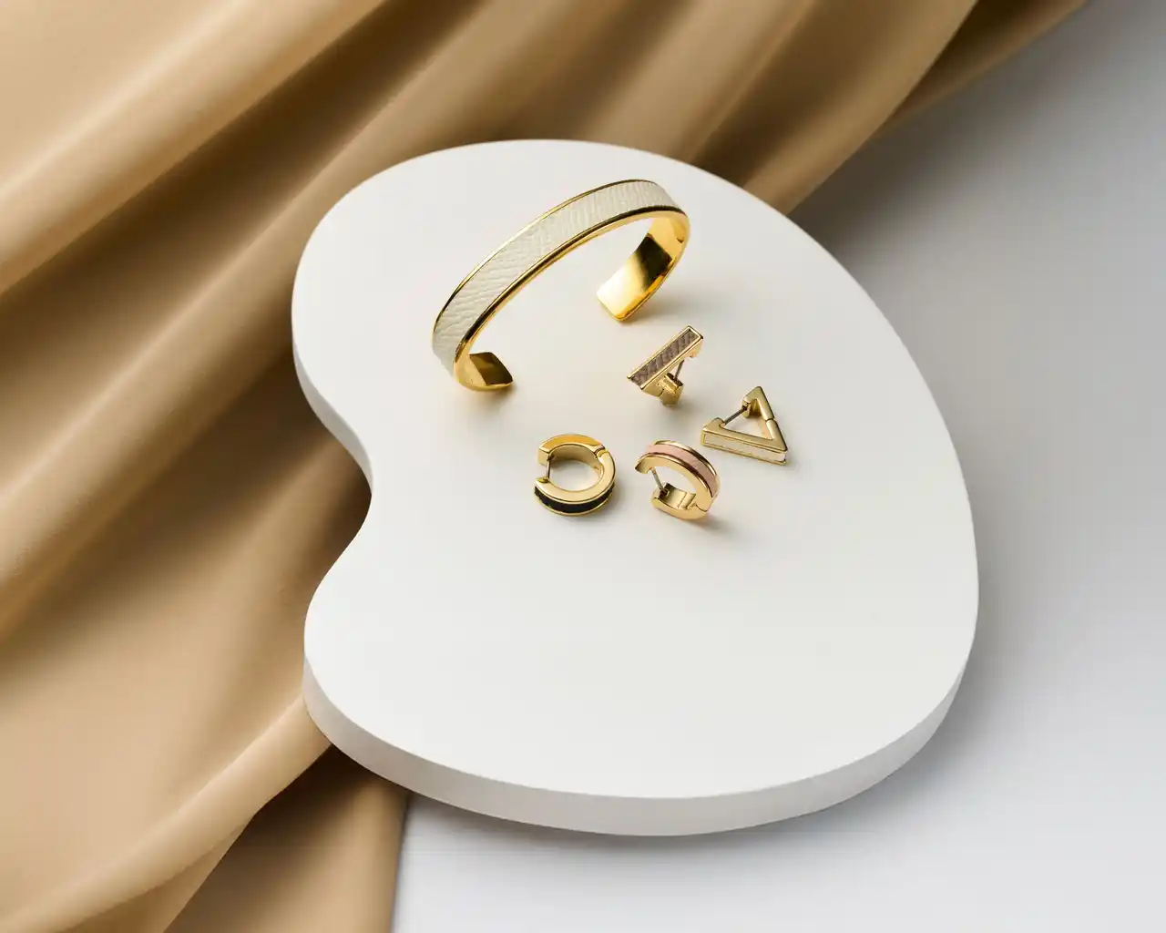 【BONAVENTURA株式会社】 ボナベンチュラから待望のアクセサリーコレクション「Linea（リネア）」が2025年11月6日(木)より発売。