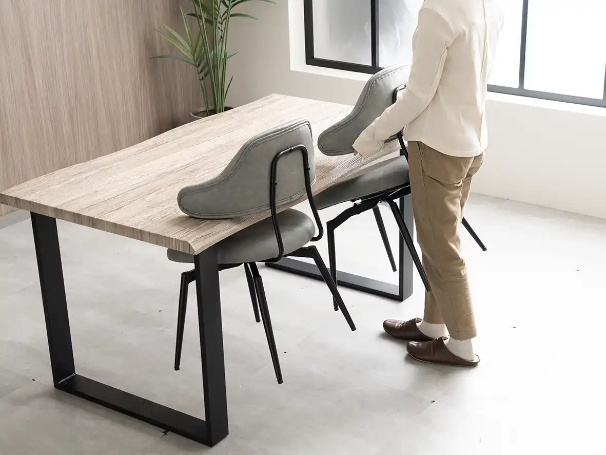 【タンスのゲン】ダイニングスペースの掃除も立ち座りも快適！お掃除ロボ対応 回転式ダイニング&ハンギングチェア3モデル新発売