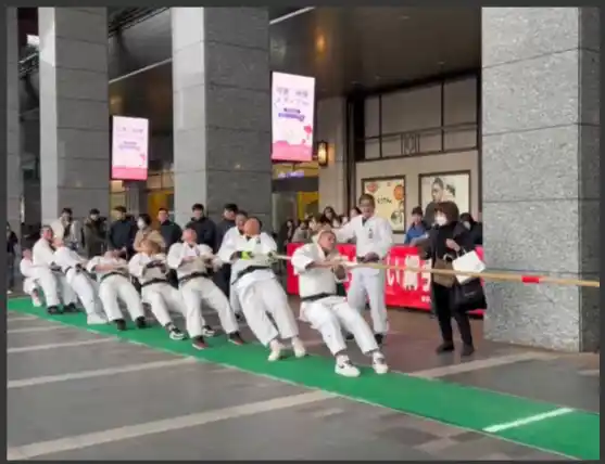 【九州旅客鉄道株式会社】 第7回博多駅にぎわい綱引き大会開催！地域を元気に、熱戦を観覧しませんか！？
