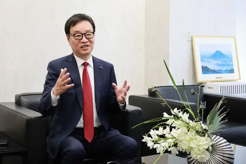 取材に応じる中山社長