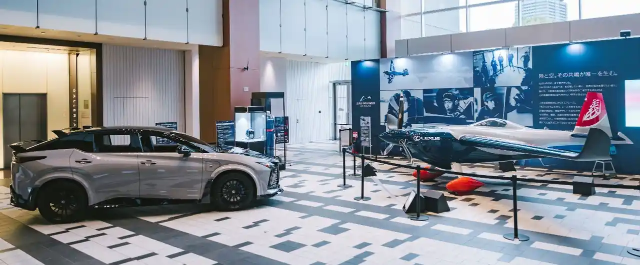 【LEXUS PR事務局】 ついに開催！3月20日～22日まで六本木にエアレース機が初上陸！　空と陸、舞台が違う二者による共創　LEXUS PATHFINDER AIR RACING　-空と陸での挑戦-