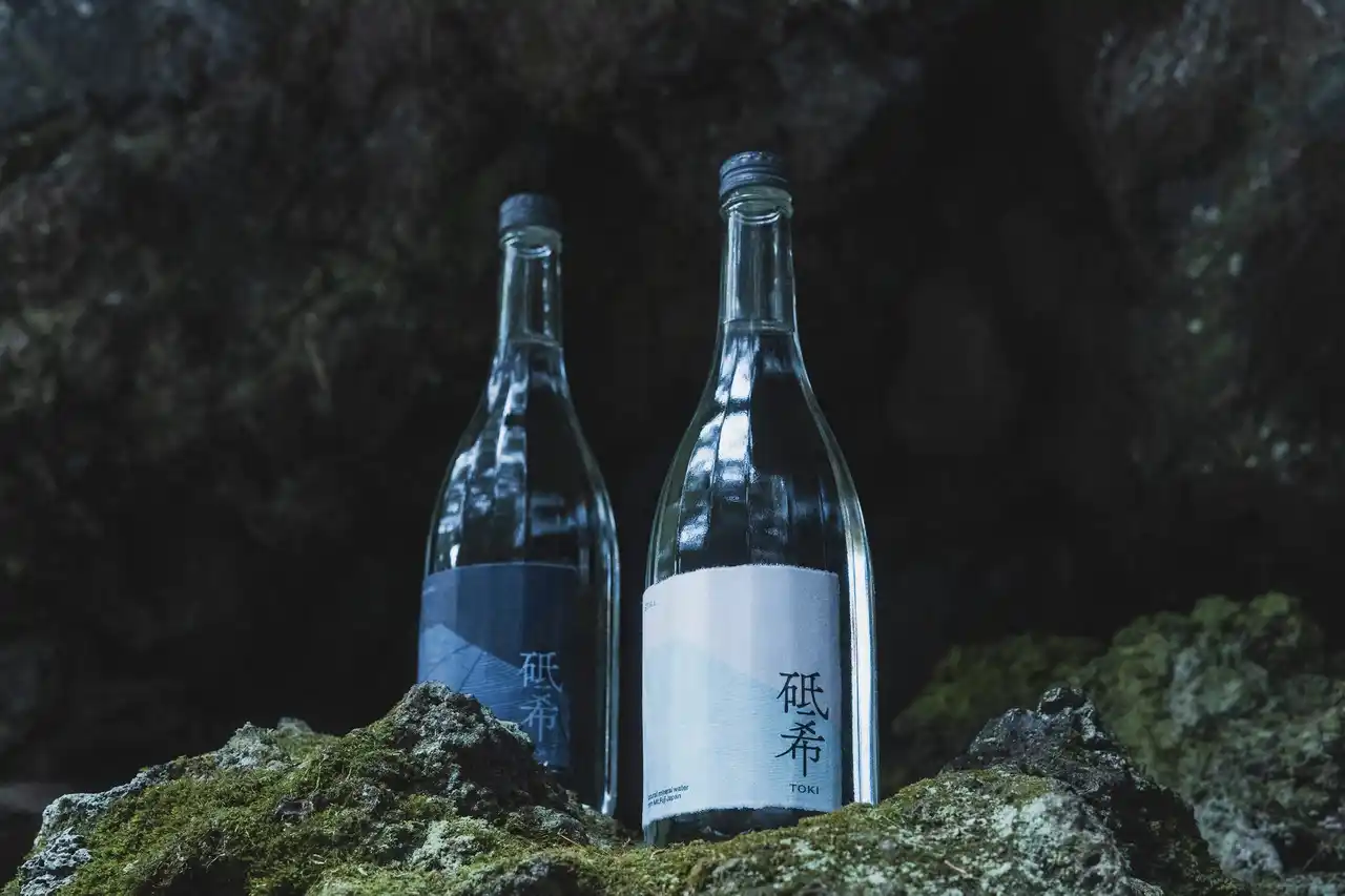 富士山麓・標高約1,030m、70年の歳月を経て湧出　　　　　　　　日本発のプレステージウォーター「砥希（TOKI）」本日より販売開始