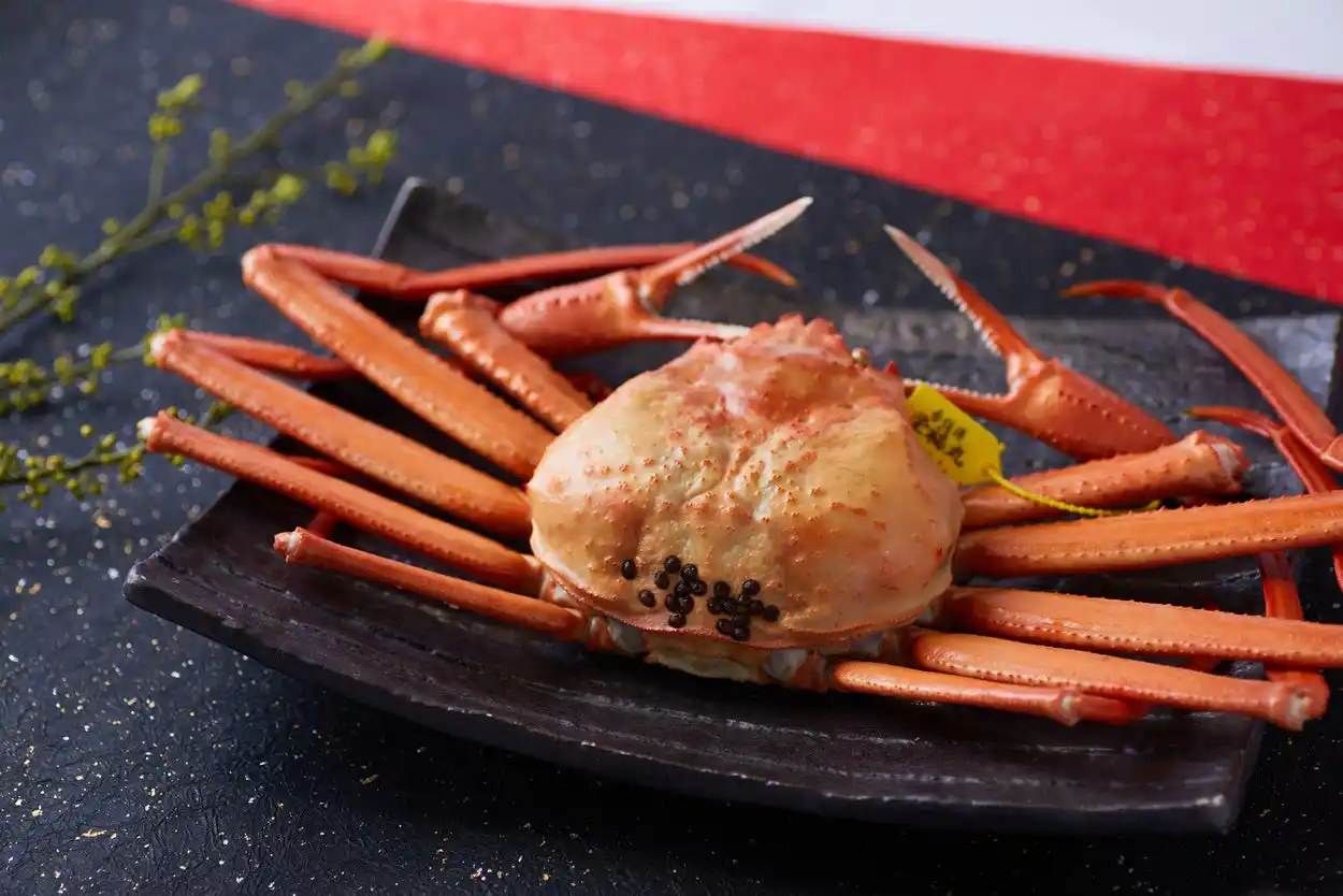 【有限会社　Saika】 「2025年9月1日、香住ガニがいよいよ解禁。香住港に活気が溢れるこの季節、さだ助別邸ICHIJOでは秋限定の宿泊プランをご用意しました。