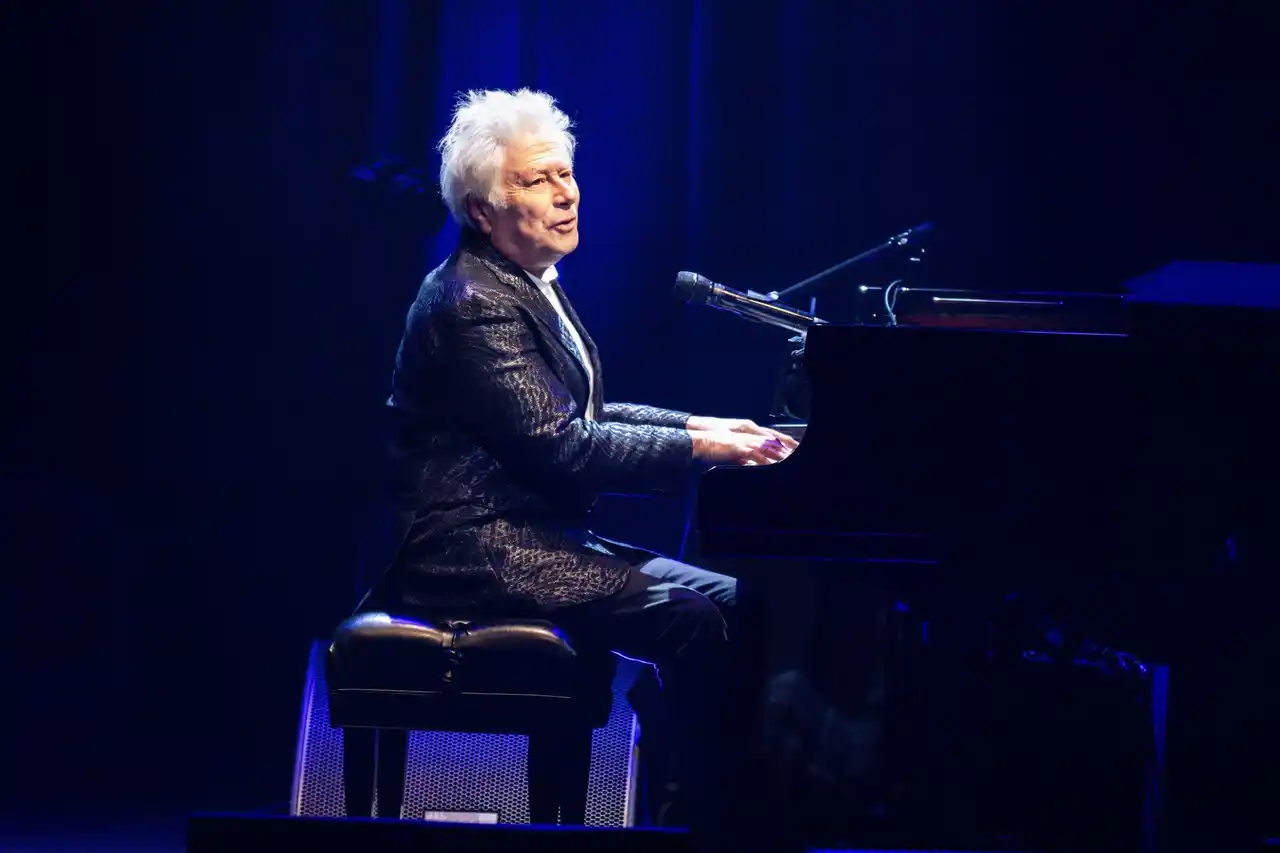【株式会社WOWOW】 ディズニー音楽の巨匠、アラン・メンケンの半生と名曲を紡ぐアラン・メンケン ソロコンサート「ホール・ニュー・ワールド・オブ・アラン・メンケン」オフィシャルレポート到着！