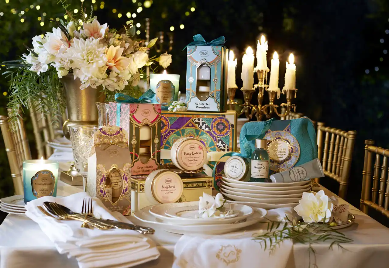 【株式会社 SABON Japan】 人気のボディケアアイテムで至福のバスタイムを。ホリデーコレクションより数量限定キットが発売