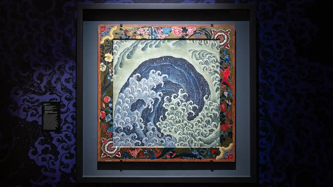 【ローランド ディー.ジー.株式会社】 フランス ナント市の展覧会で出展される葛飾北斎 上町祭屋台天井絵「女浪」の複製にローランド ディー.ジー.のUVプリンターが活躍