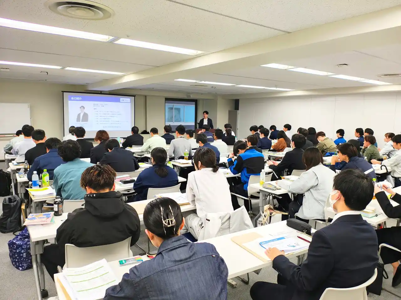 【ネクストビルダーズ株式会社】 建設業の若手育成に向けて、現場のコミュニケーションと生成AI活用をテーマに新入社員研修を実施