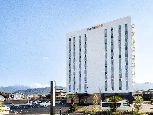 【株式会社スーパーホテル】 天然温泉「恵那峡の湯」と岐阜県のご当地グルメ「鶏ちゃん」や地酒が楽しめる「スーパーホテル岐阜・中津川天然温泉」2025年12月18日(木)グランドオープン！