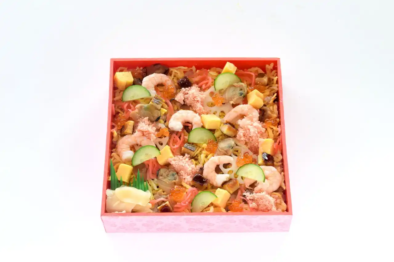 【株式会社梅の花グループ】 【古市庵】はまぐりや海老を彩りよく盛り込んだちらし寿司をはじめ、多彩なひな祭商品をご用意しております！