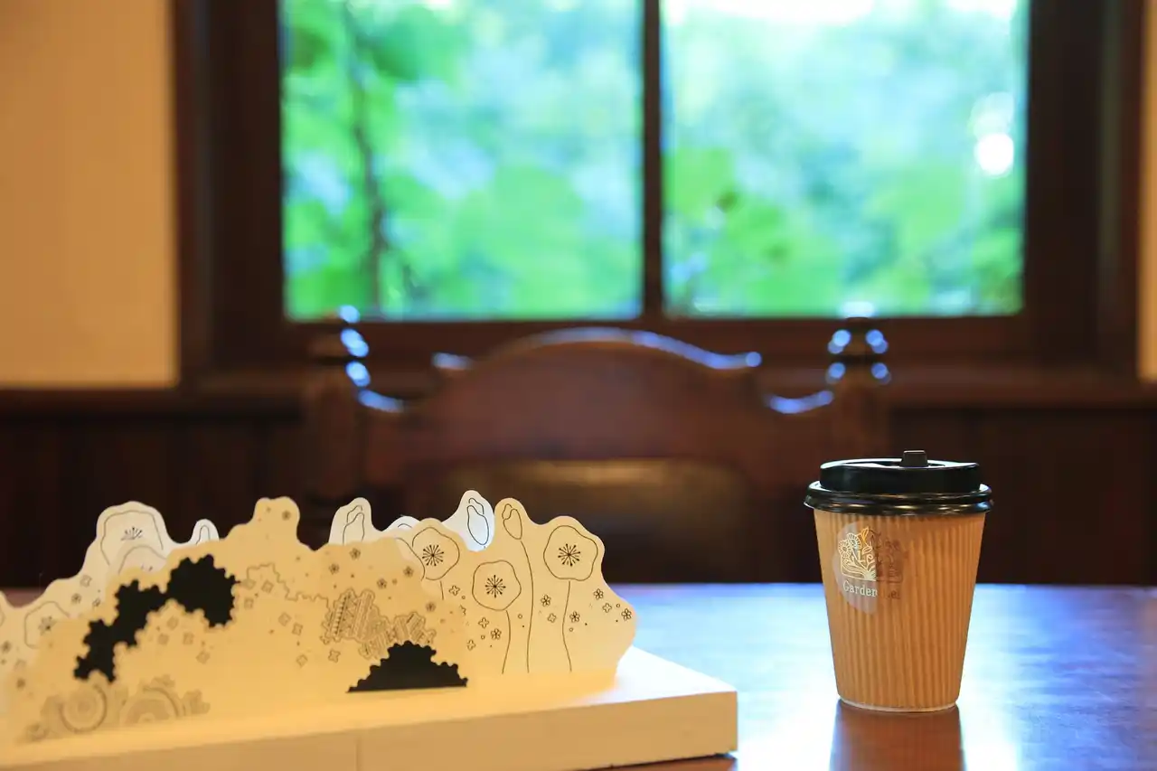【株式会社 世羅高原農場】 【広島／世羅】ミュージアム館内のカフェOPEN《森と花の絵本ミュージアムGarden Lei》
