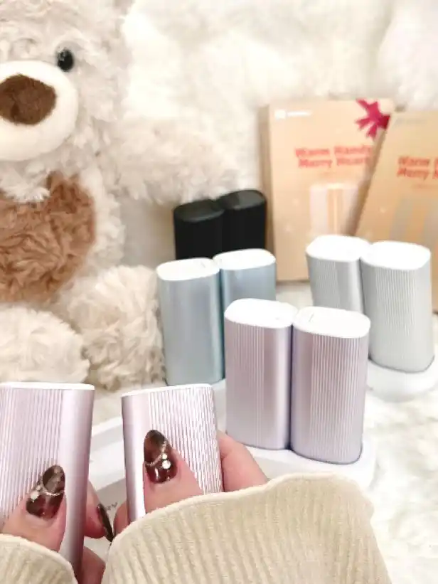 【最大50％OFF】両手に、ぬくもりというご褒美を。毎日をやさしく支えるRORRYの充電式カイロが特別価格で登場