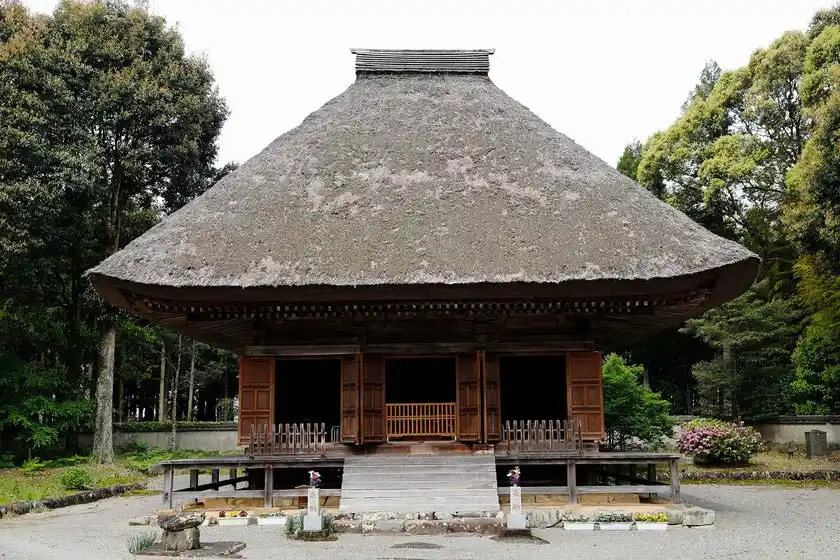 熊本県最古の木造建築である浄心寺は旧国宝で、現在は国重要指定文化財。