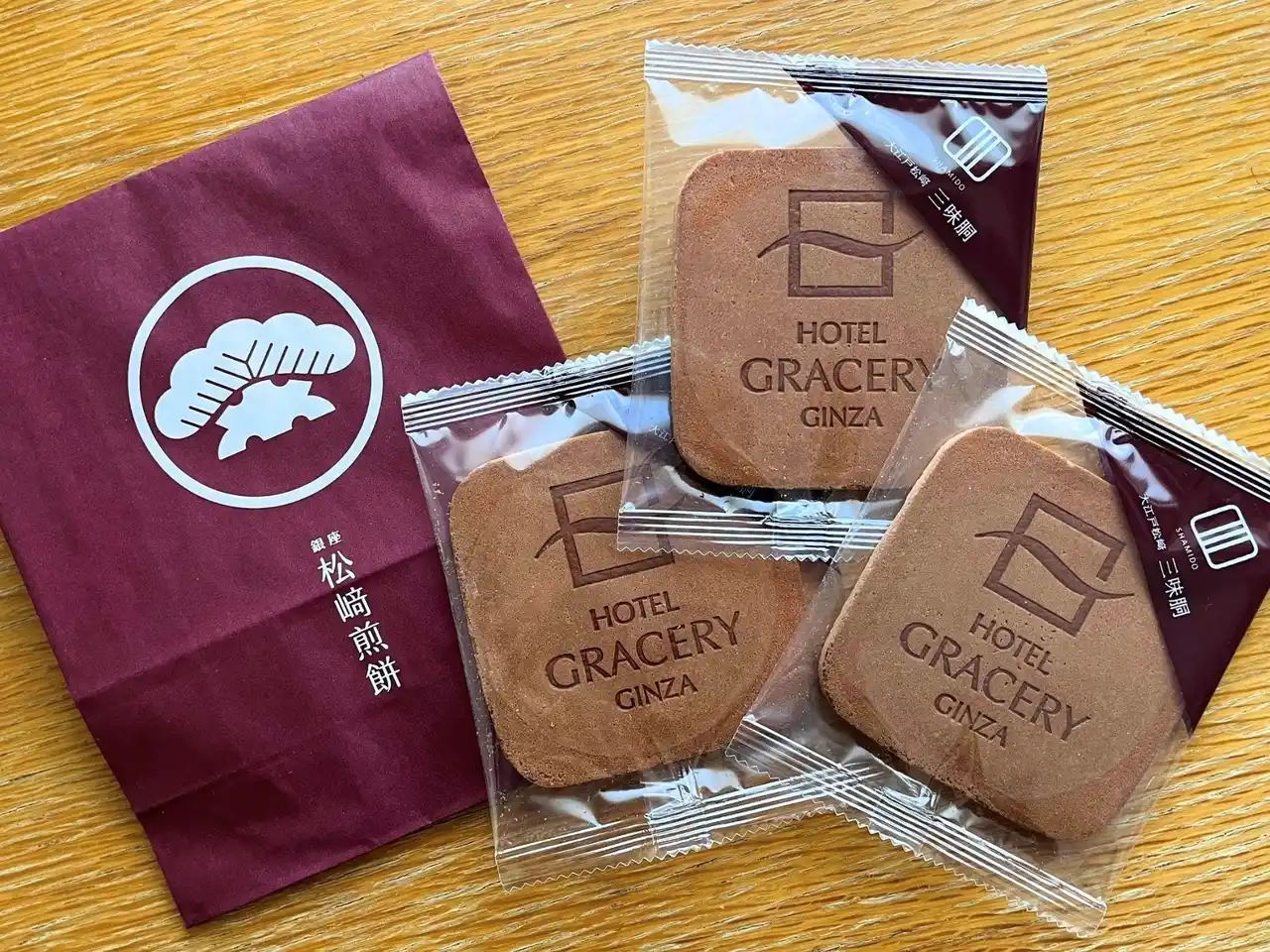【藤田観光グループリリース】 【ホテルグレイスリー銀座】1804年創業の老舗和菓子店「銀座 松崎煎餅」とタイアップ！　ホテルロゴ入りオリジナル瓦煎餅をプレゼント