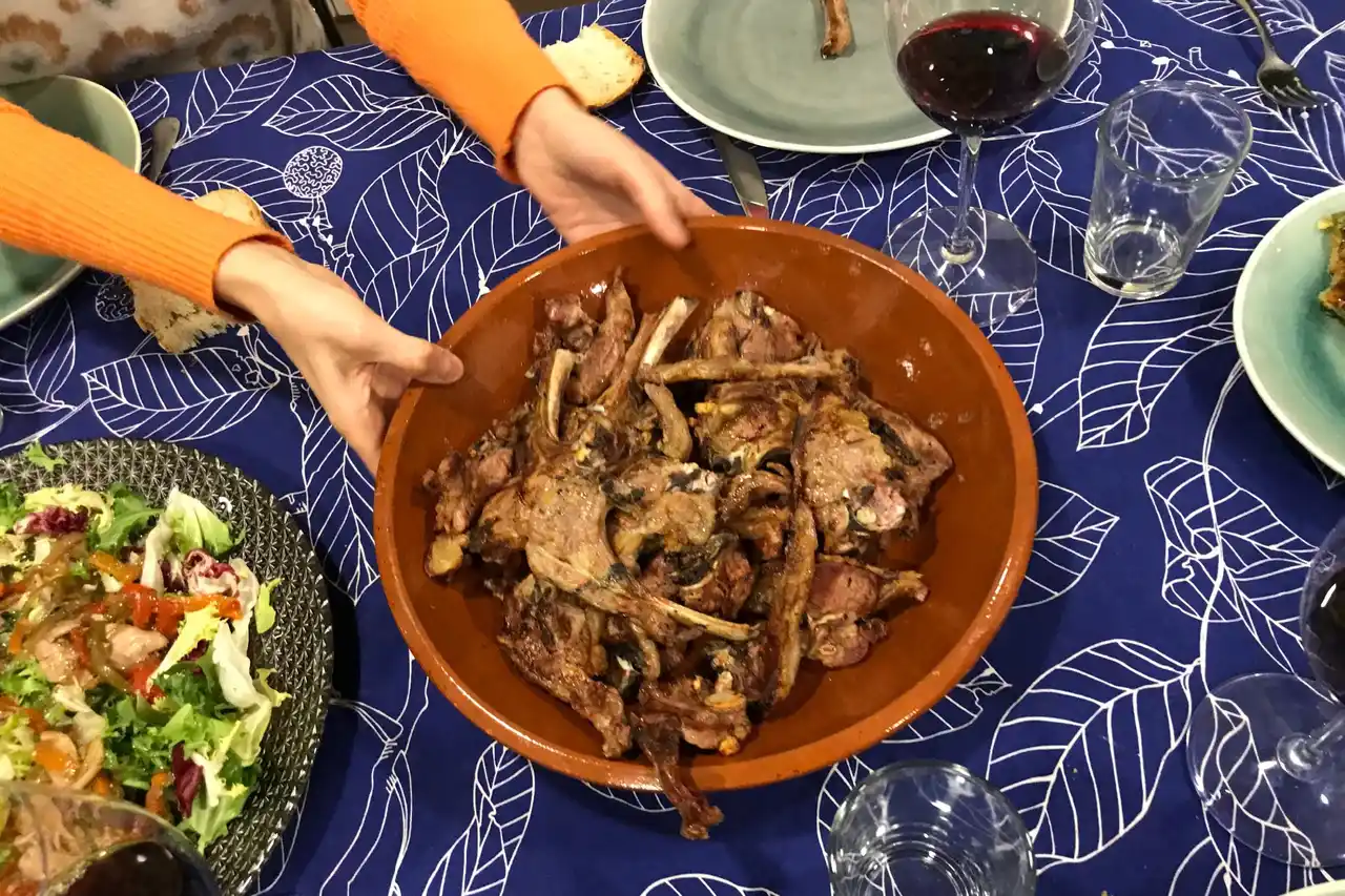 【株式会社モトックス】 ラム肉のロースト、フィレステーキとは理想的なマリアージュ。4つの金賞獲得のスペインワインがラベルリニューアル！アルティーガ・フステル「エルミータ・デ・サン・ロレンソ グラン・セレクション 2018」