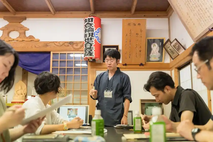 日本百名湯 伊豆修善寺温泉で歴史と文化のリトリートな体験日本でも貴重な「仏師」直伝！世界に一つだけの旅のお守り作り「地蔵彫り」を(一社)伊豆市観光協会修善寺支部が造成