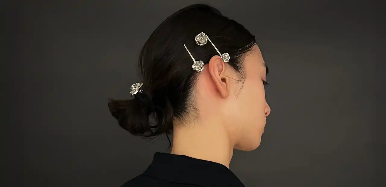 ジェンダレスなヘアアクセサリーブランド＜THBT＞よりソリッドなメタルとたおやかなシルク。