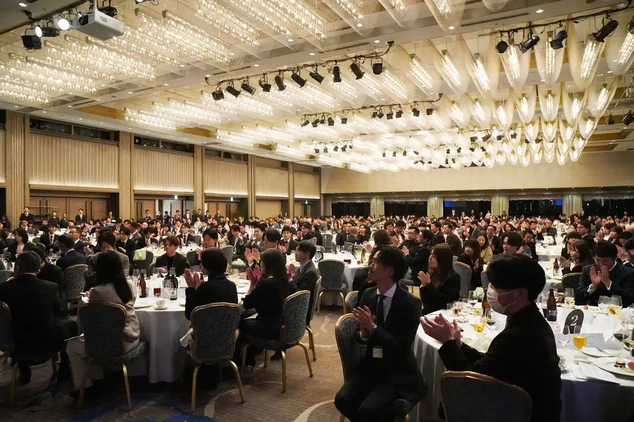 【DYM】 DYMグループ、クライアント329社が参加するクライアント感謝パーティーを実施。新規10事業（予定含む）、グループ会社35社への事業拡大を報告