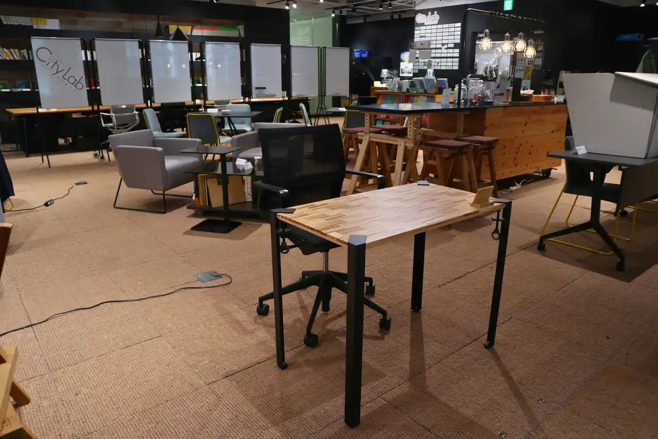 【株式会社TerrUP】 シティラボ東京に、竹割り箸を再利用した「TAKEZEN TABLE」を導入しました