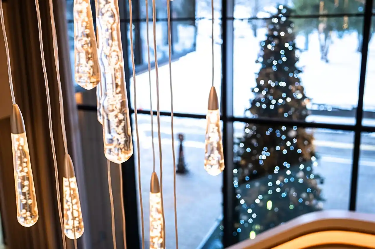 【コートヤード・バイ・マリオット札幌】高さ5ｍのツリーが再来。 心ときめく "ワンダー” と出会う 2回目のクリスマス "Moments of Wonder in Hokkaido" を開催