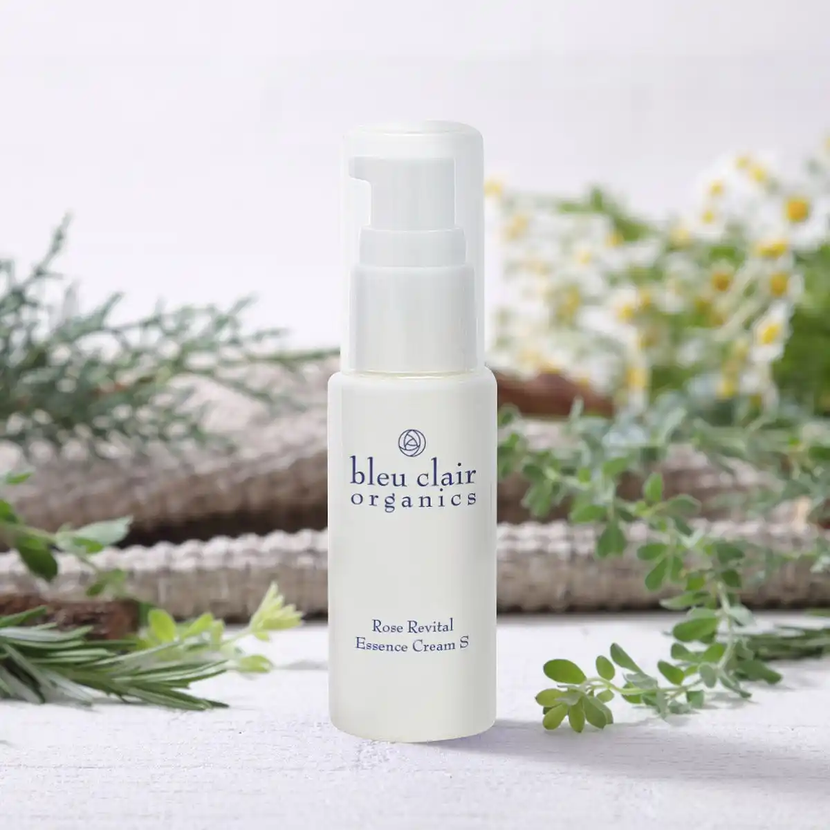 【株式会社ブルークレール】 セラミド不足は肌トラブルの原因--4種のヒト型セラミドを強化した『ローズリバイタルエッセンスクリームS』が進化リニューアル