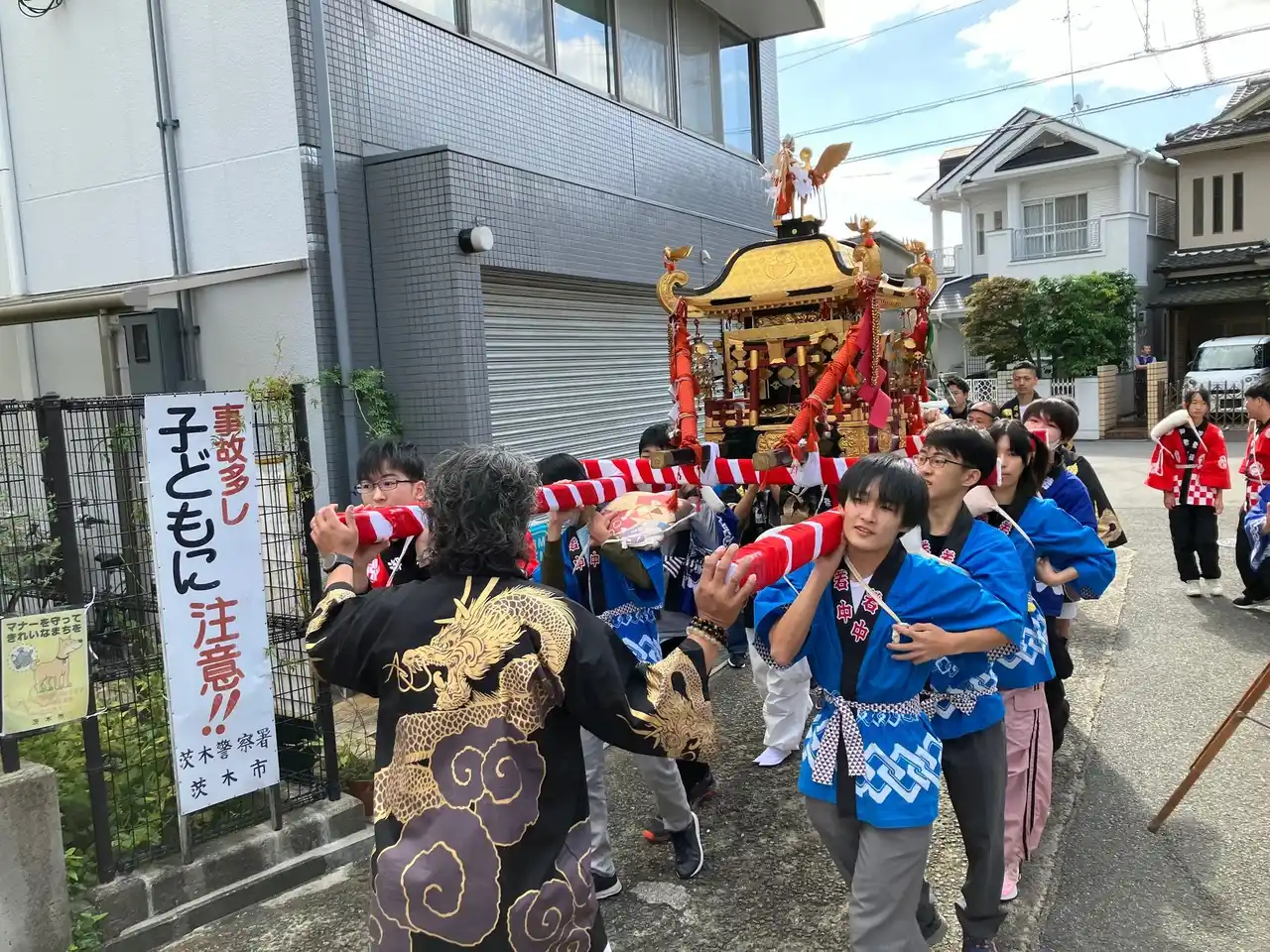 【学校法人追手門学院】 中高生が神輿担ぎ地域の祭り継承へ。文化祭を通して地域の伝統を体感