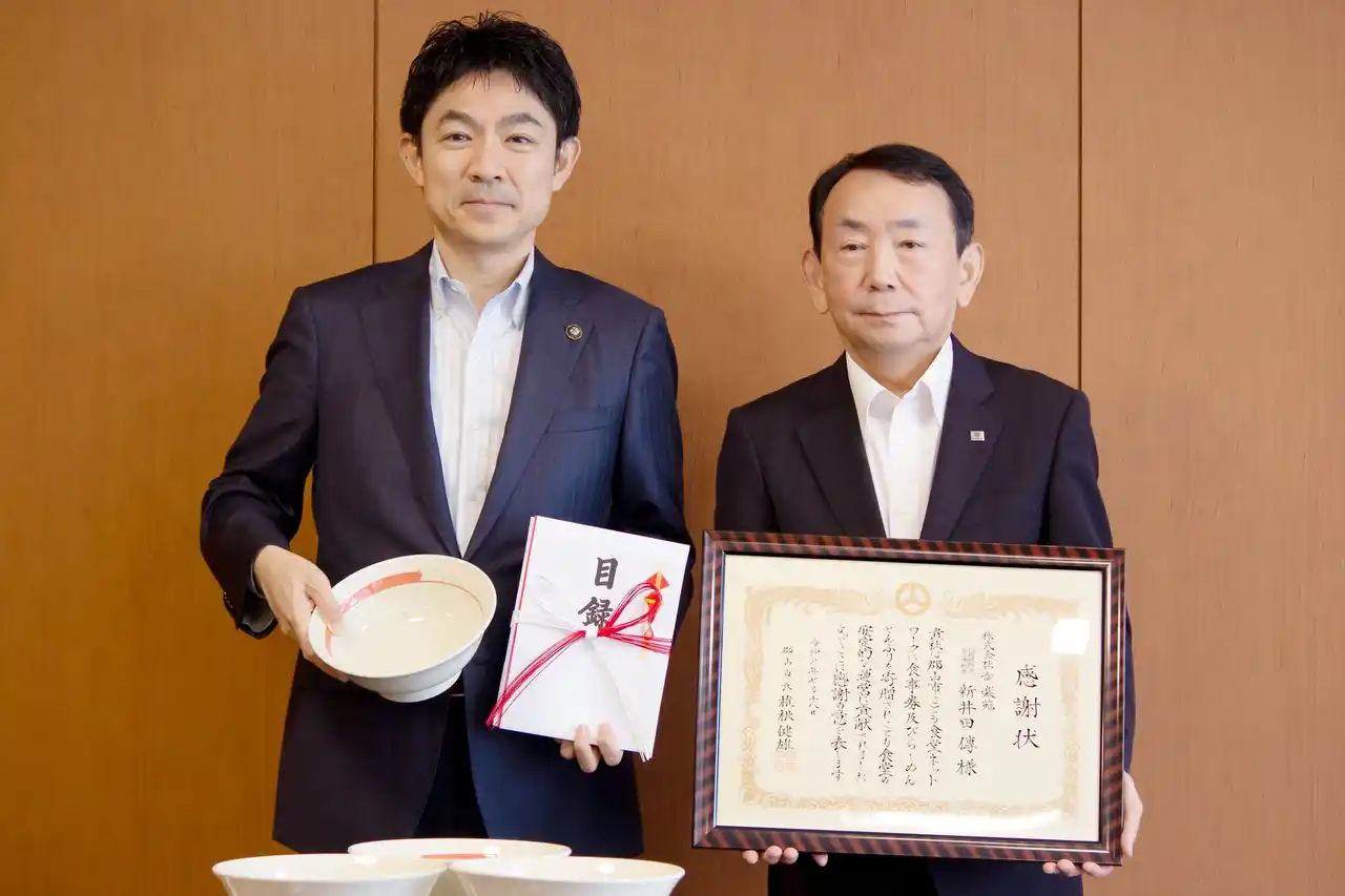 【株式会社幸楽苑】 幸楽苑の「お食事券」と「らーめん丼」をこども食堂へ寄付いたしました