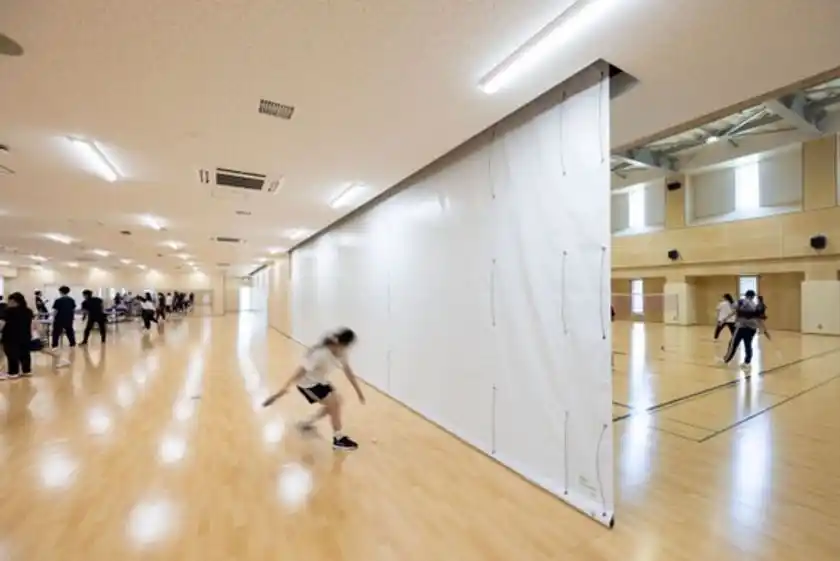 大型電動間仕切SIKIRUTO