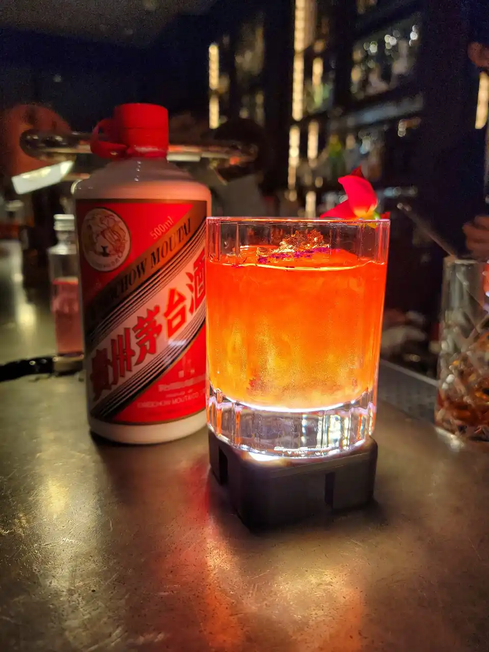 【大河実業株式会社】 11名限定、世界的中華「YAUMAY」×「茅台酒」が魅せた“薔薇と美酒”の官能的夜会