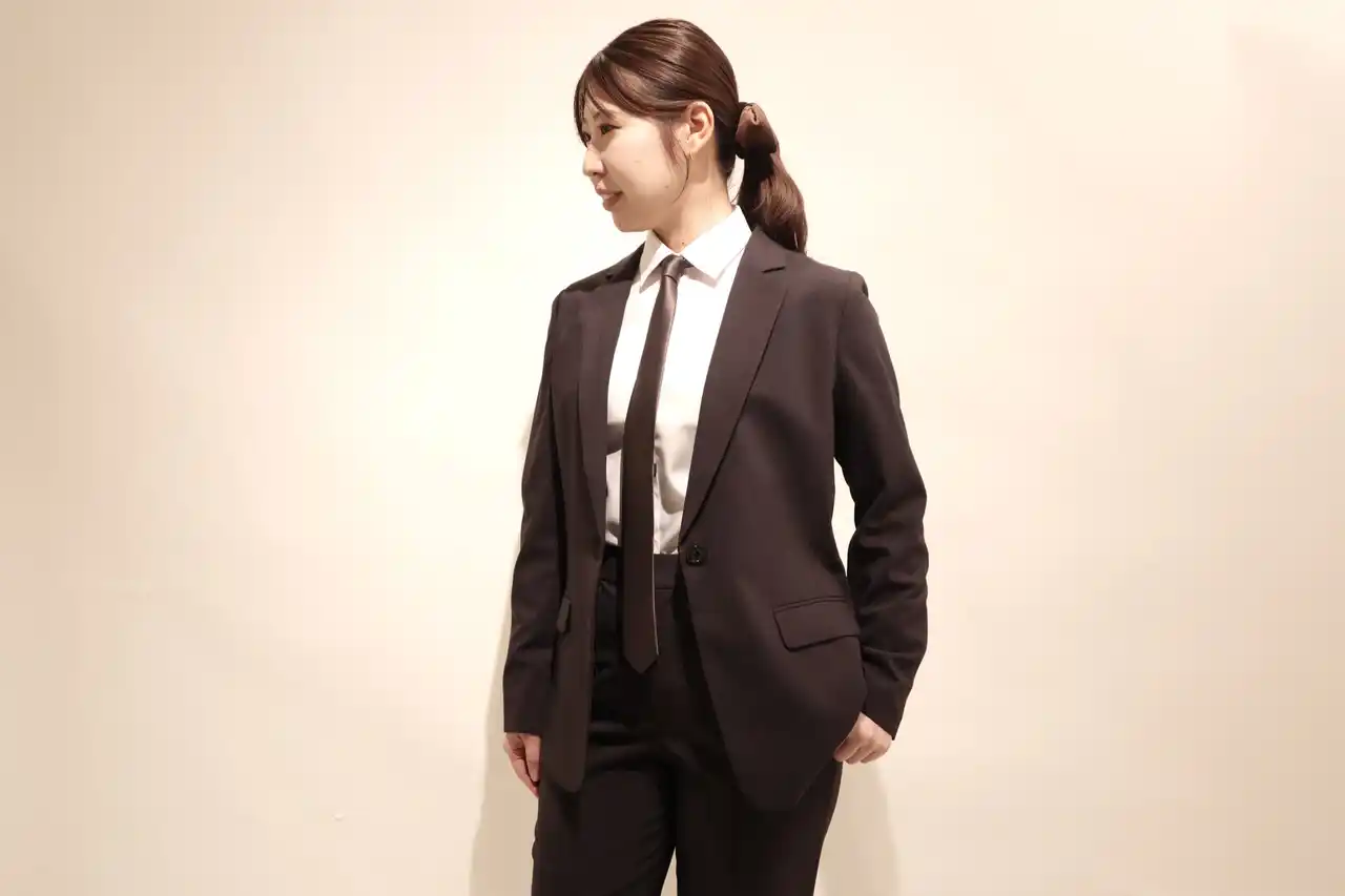 【青山商事】 「自分らしさ」を大切に、従来の枠にとらわれない新しい装いを提案「レディーススタイルのネクタイ」が洋服の青山から新登場