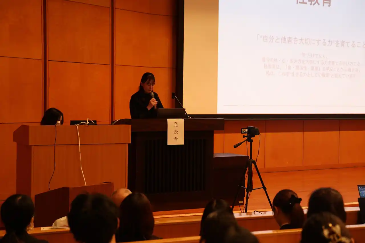 【叡啓大学】「第４回広島県大学生地域連携活動発表会」で４年山崎さんが発表しました