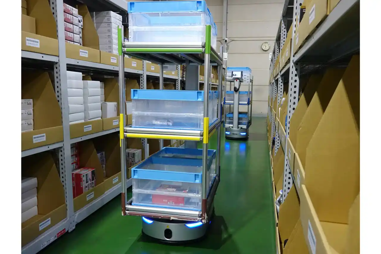 【GROUND株式会社 広報】GROUND、自律型協働ロボット「PEER 100」をオートバックスセブンへ導入