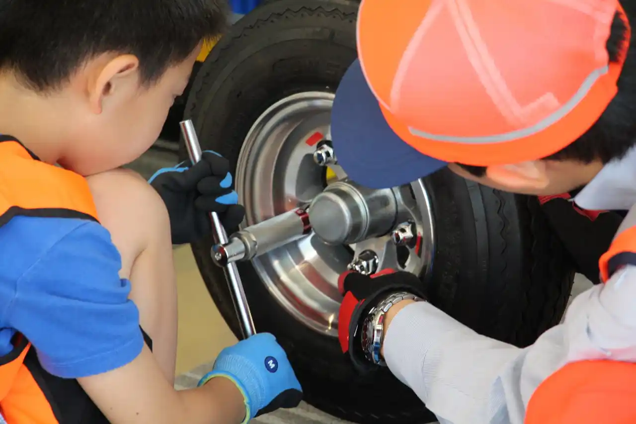 【JAF福岡】子どもロードサービス隊員になっておしごと体験しよう！「ジャパンモビリティショー福岡2025」にJAFブース出展～日本で一台だけ！「災害支援車」が九州に初登場～