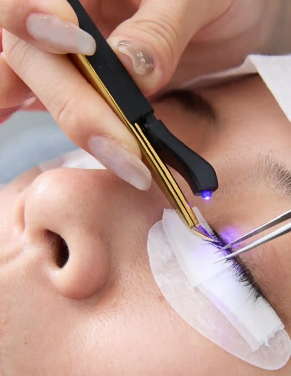 【株式会社ウカ】 アイラッシュ新メニュー！LEDグルーエクステンションが登場