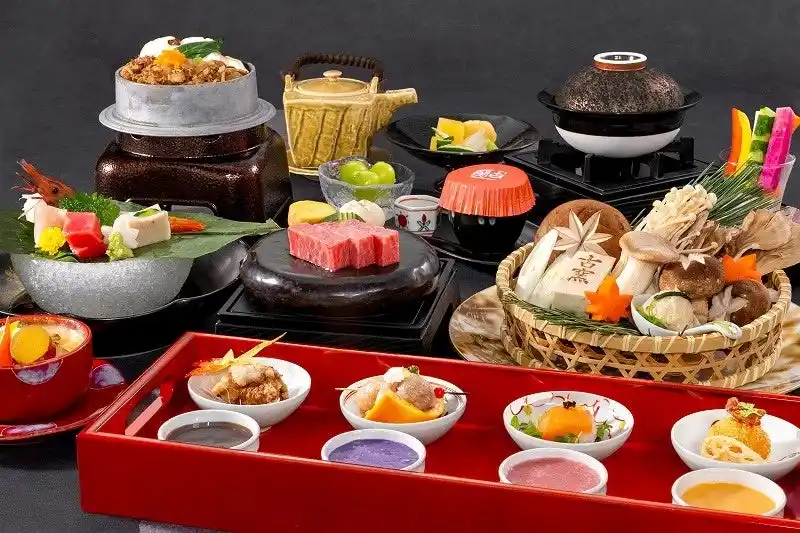 かみのやま温泉 日本の宿古窯が贈る、秋の彩り。実り豊かな秋を五感で味わう「古窯自慢の秋会席プラン」と、果樹王国山形で葡萄狩りを楽しむ体験型宿泊プラン「県産シャインマスカット食べ放題付プラン」提供開始。
