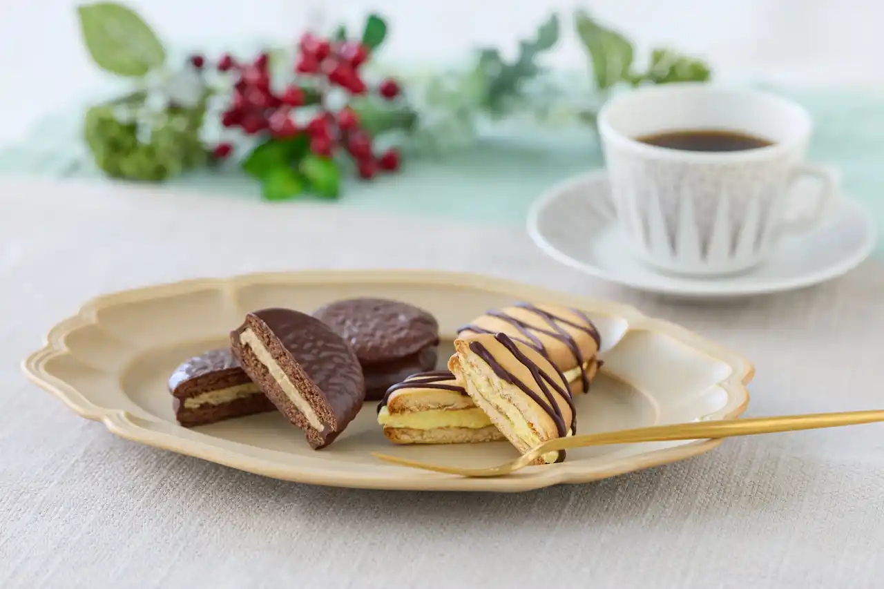 【株式会社ロッテ】 自治体観光担当者と「地元で愛される名店」をテーマにスイーツをセレクト。人気旅行ガイドブック『ことりっぷ(R)』とのコラボ第16弾「ことりっぷ ふんわりプチケーキ＜リディのチーズケーキ＞」など2品発売