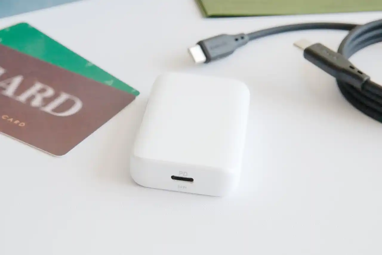 【株式会社オウルテック】 GaN採用で狭いスペースに最適！最大PD36W出力に対応した薄型AC充電器「OEC-APD36C1G-WH」を発売。