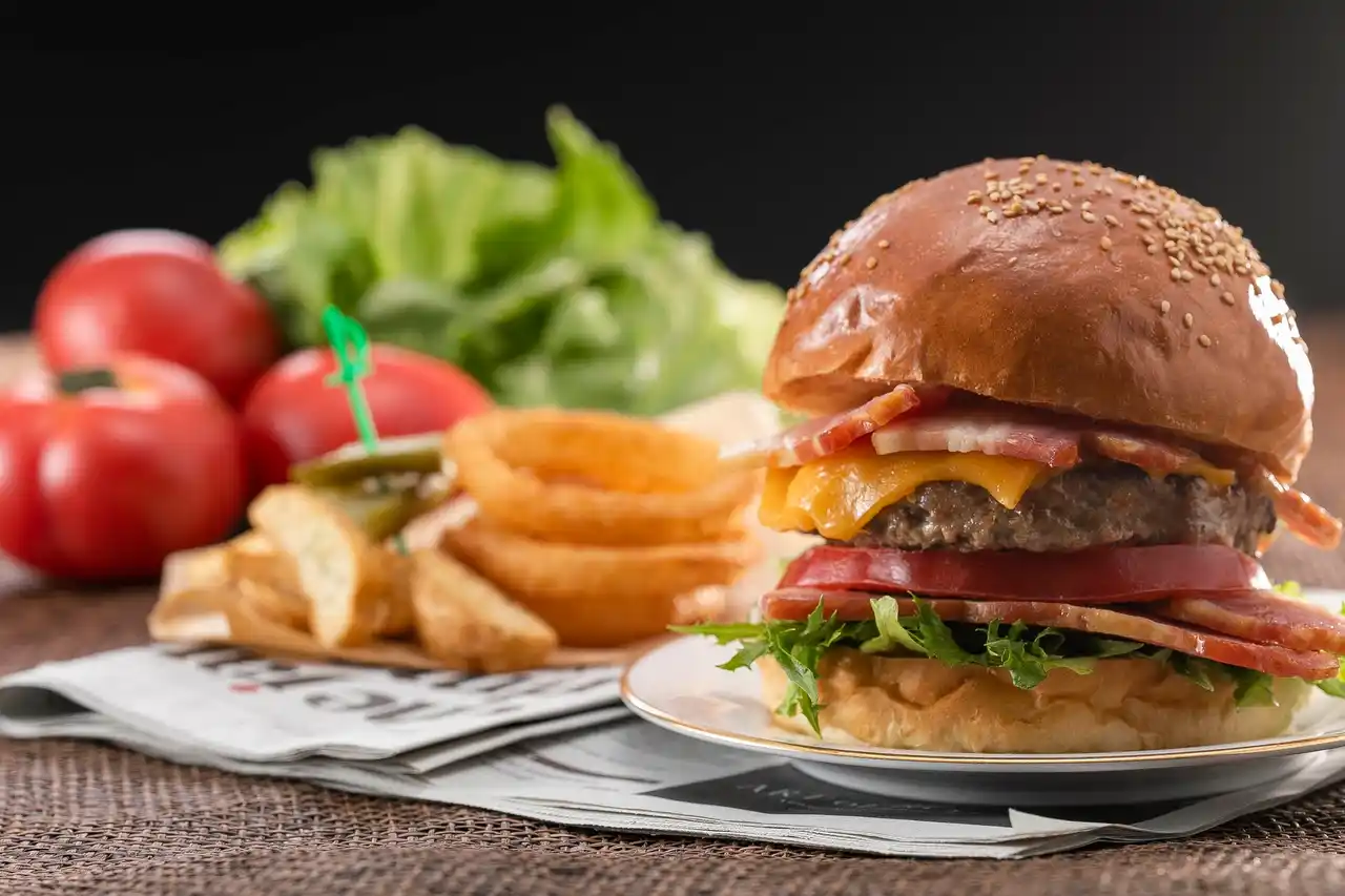 かぶりつけないサイズ感「マリオットバーガー」　名古屋マリオット《ホテルバーガーラリー in Nagoya》に参加！