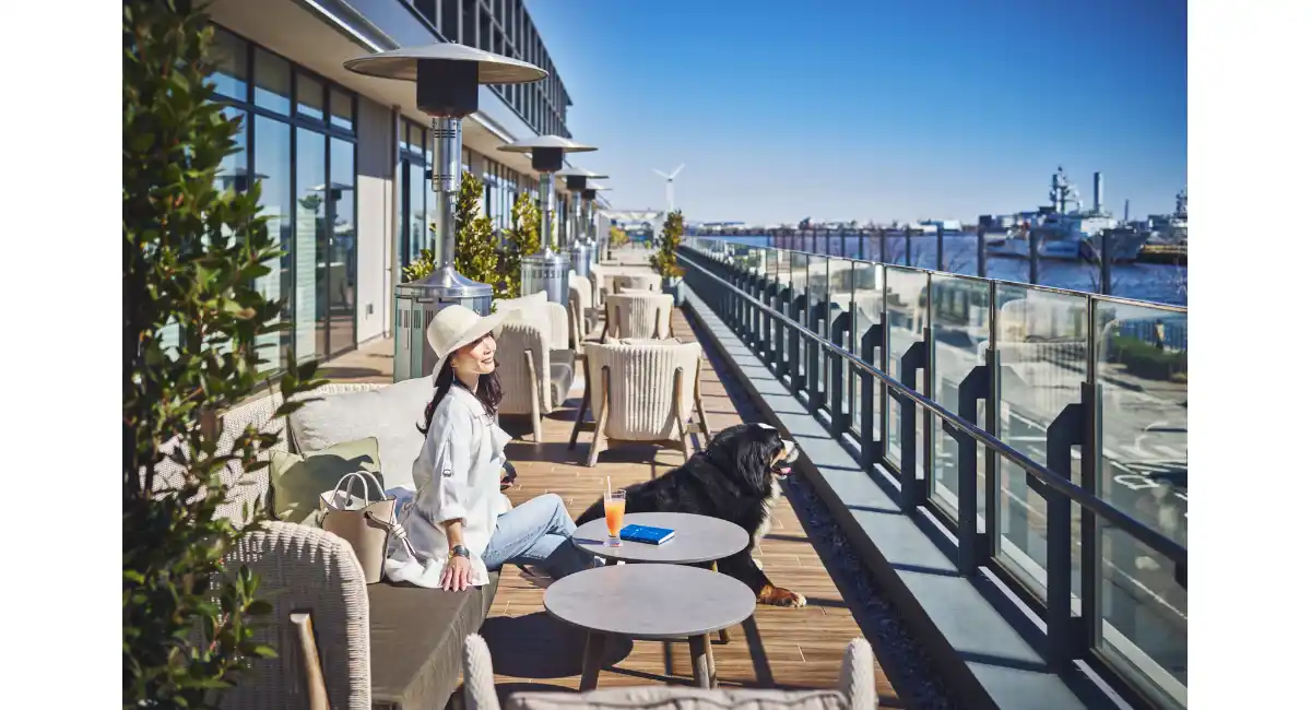 愛犬と過ごせるテラスが登場「Larboard」ドッグフレンドリーサービスを4/24(金)より開始