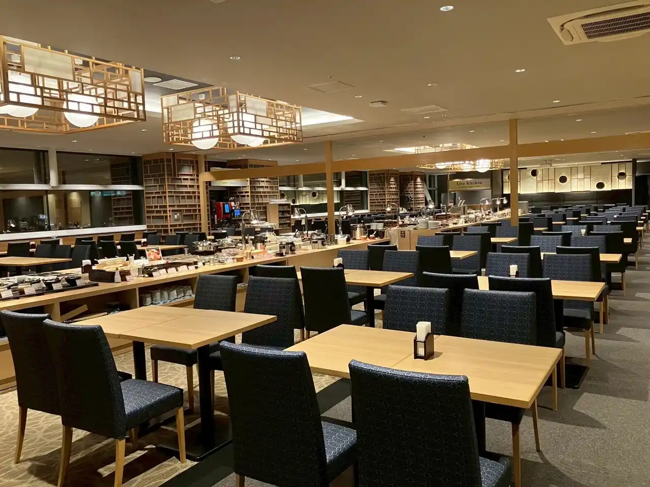 大阪南港の夜景を一望できる絶景レストランにてディナービュッフェ営業スタート！リブマックスさきしまコスモタワーホテル17Fレストラン。