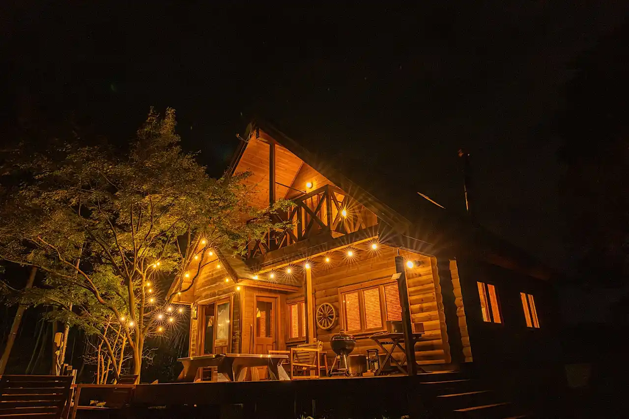 【株式会社Adventure Trip】 空き家再生をコミュニティメンバー17名と共に実現。　　　　　　 【森の隠れ家 One Story（柏崎市西山町）】が12/20プレオープン｜火日常体験を提供