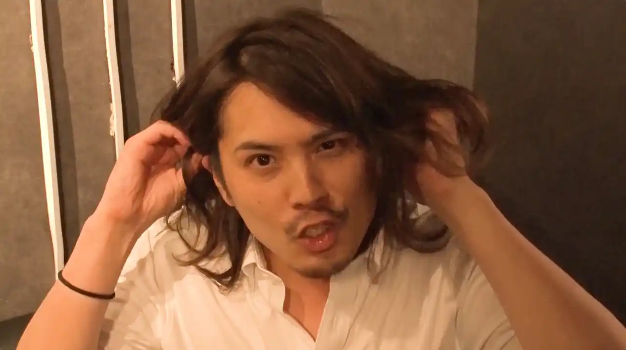 【ABEMA】 『愛のハイエナ season4』#8｜20年ぶりメディア出演 元NEWS草野博紀が“マッスルバー”潜入取材で覚醒「天職かも！」／マッスルバーで大暴走のコロチキ・西野にニューヨークが「吉本クビ」宣告！？