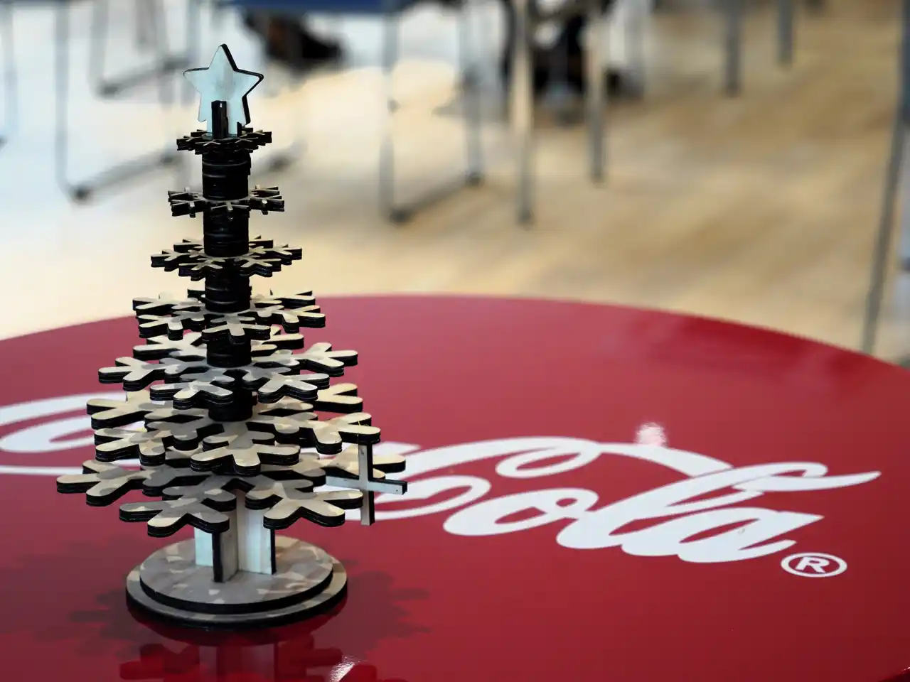 みちのくコカ・コーラボトリング、地元企業と共同した体験型学習イベント「クリスマスアイテム手作り体験会」を開催