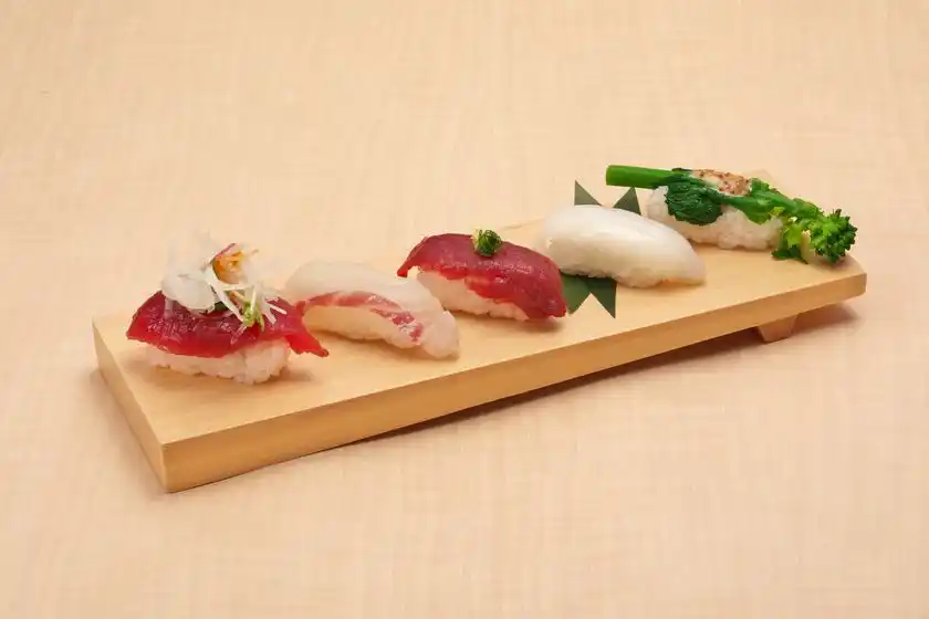 春の旬を味わう『春の寿司まつり』を3月6日(金)より開催～市場を通さず坊勢島の浜から獲れたて魚が店舗へ届けられる浜直地魚や春限定の匠の一皿など、季節の味覚を堪能～