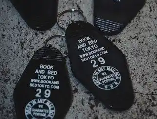 【GFA株式会社】 『BOOK AND BED TOKYO』復刻版オリジナルキーホルダーを販売開始