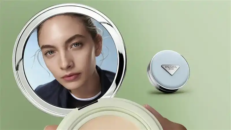 ＜プラダ ビューティ＞ 新ベースメイクアイテムが3種登場