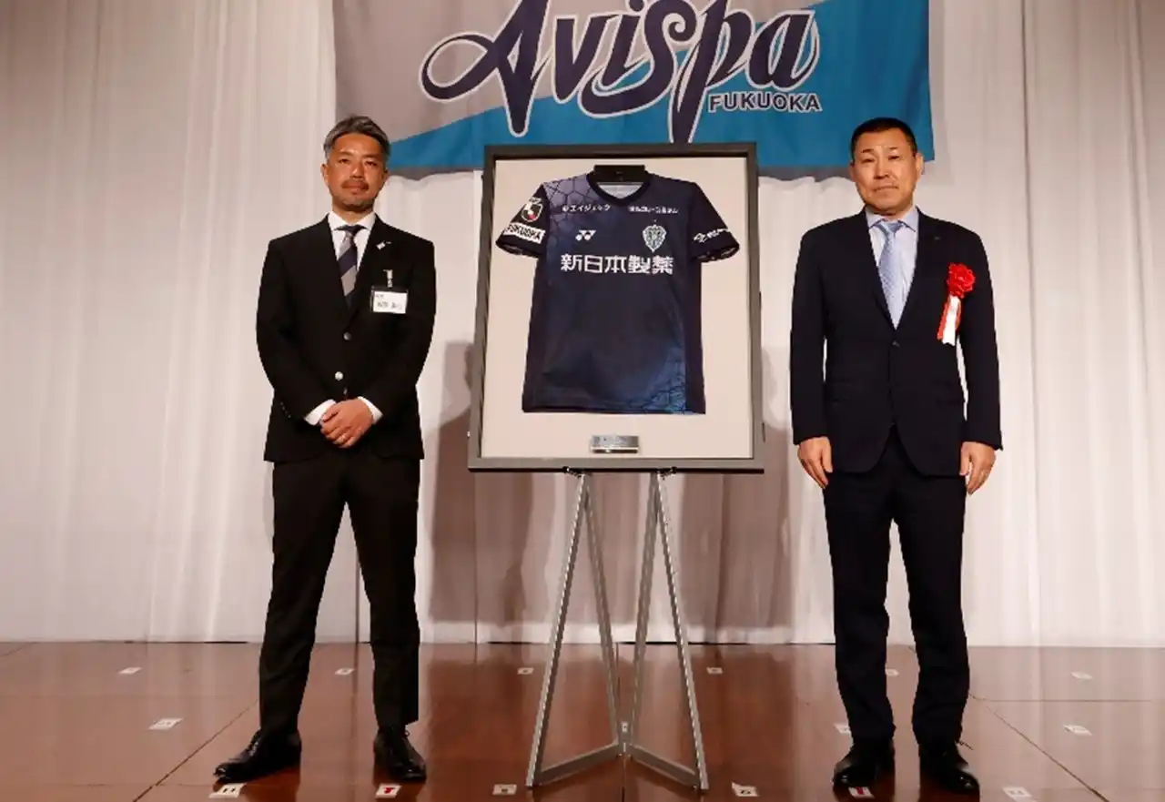 【アビスパ福岡株式会社】 【サッカー・Ｊ１・アビスパ福岡】株式会社エイジェックとのプレミアムユニフォーム・パートナー（鎖骨・右）契約更新のお知らせ